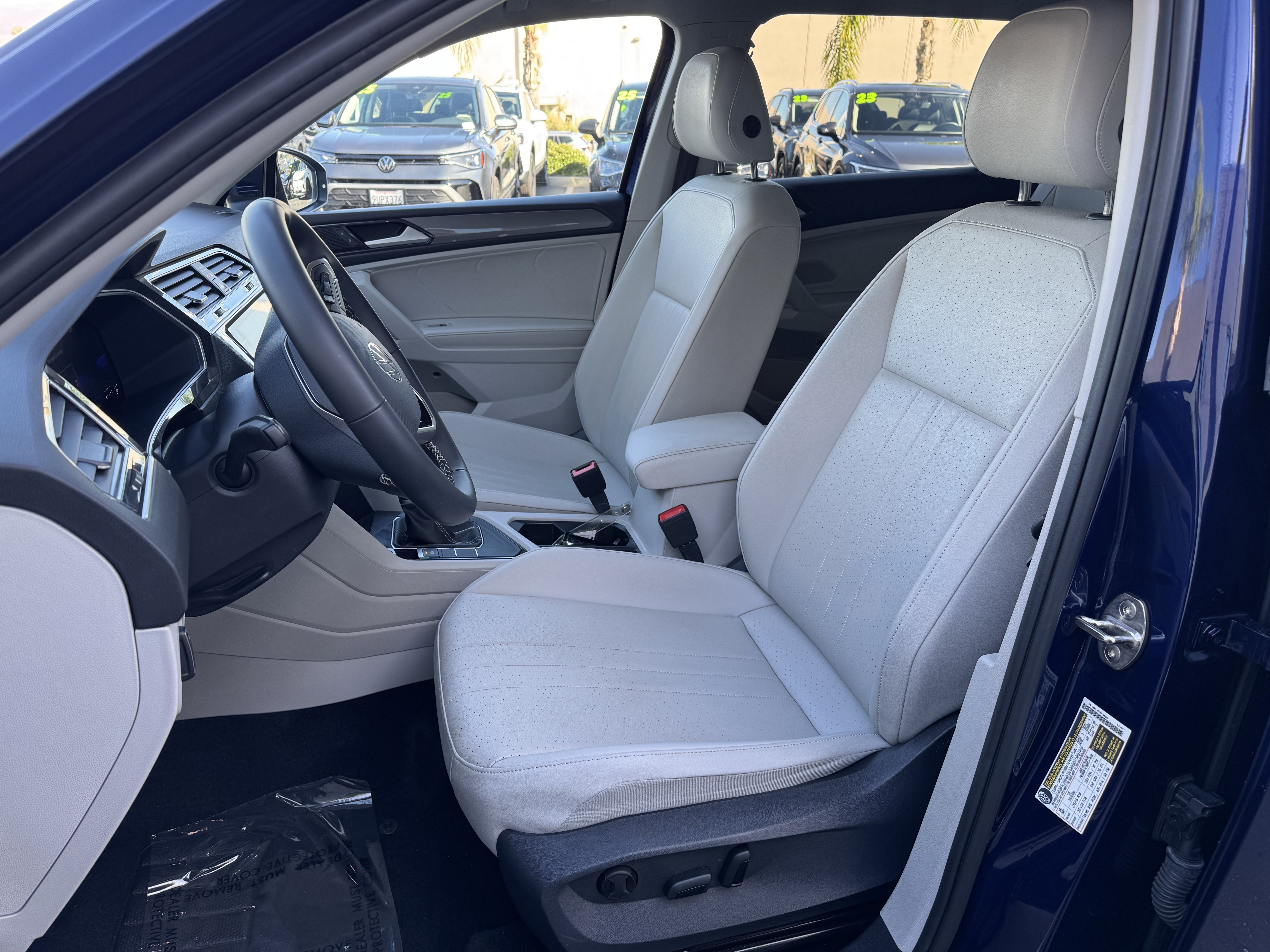 Certified 2024 Volkswagen Tiguan SE FWD image 15