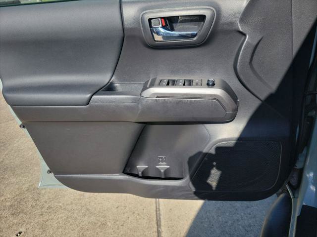 Certified 2023 Toyota Tacoma TRD Off-Road AWD/4WD image 12