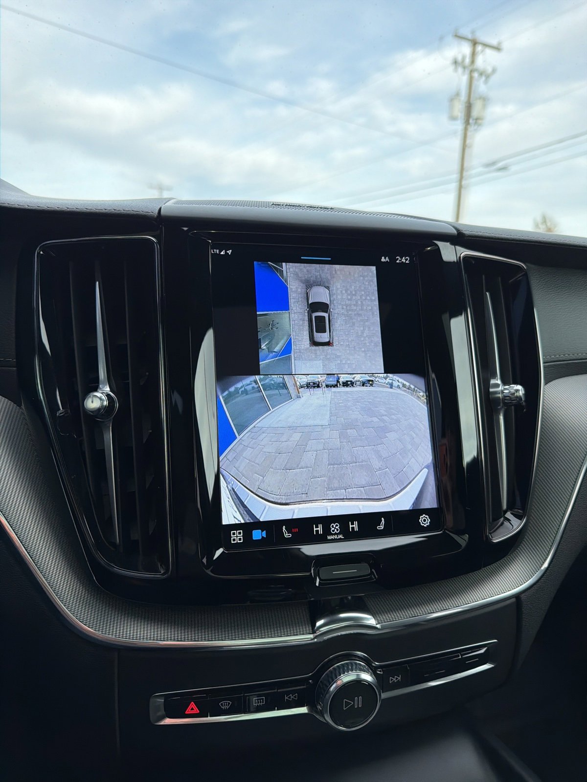 Used 2024 Volvo XC60 B5 Ultimate w/ Protection Package Premier image 24