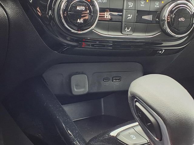 Used 2025 Chevrolet Trax LT image 12