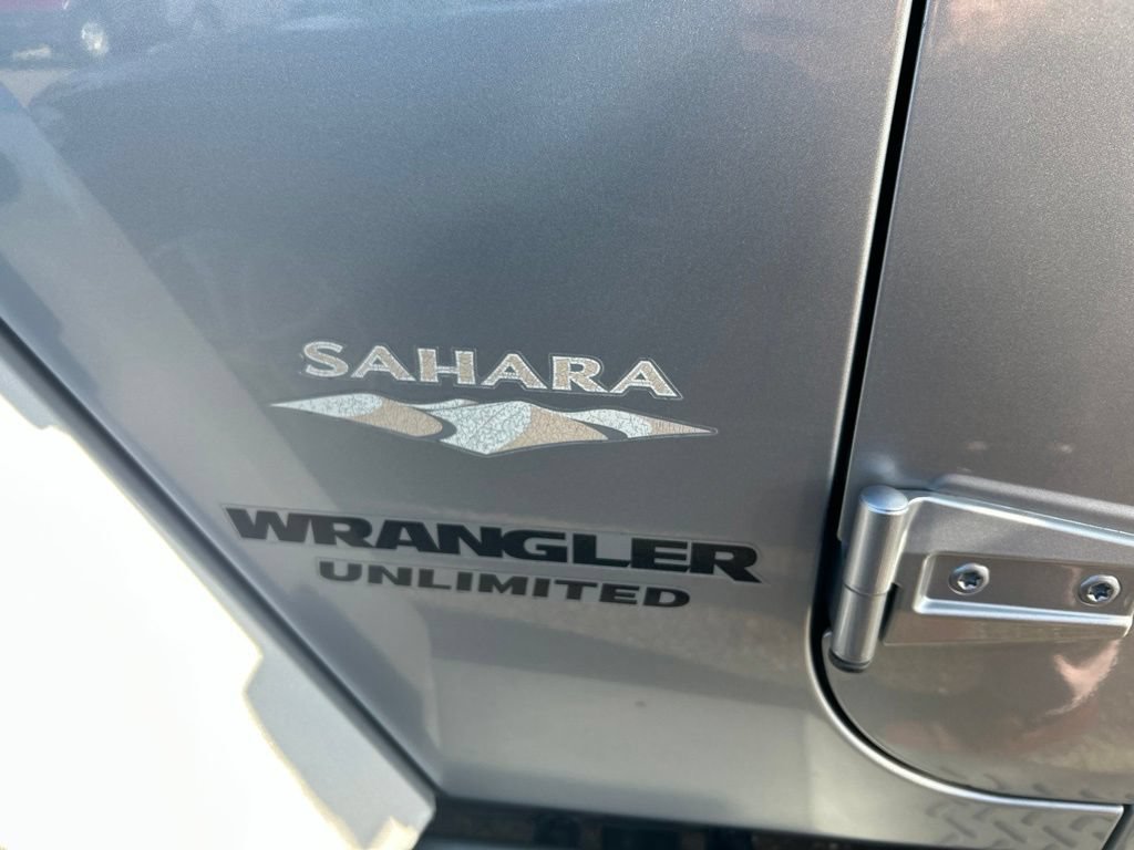 Used 2014 Jeep Wrangler Unlimited Sahara w/ Connectivity Group AWD/4WD image 18