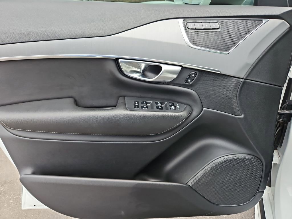 Used 2022 Volvo XC90 T5 Momentum image 28