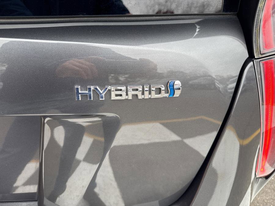 Used 2017 Toyota Prius Four Touring image 39