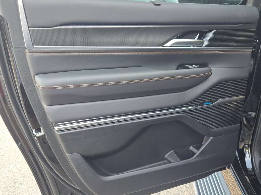 New 2026 Jeep Grand Wagoneer L Summit AWD/4WD image 26