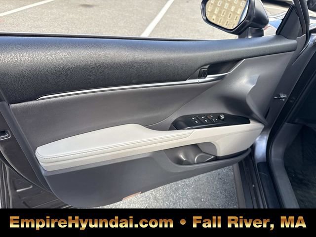 Used 2020 Toyota Camry XLE w/ Sunroof Package image 16