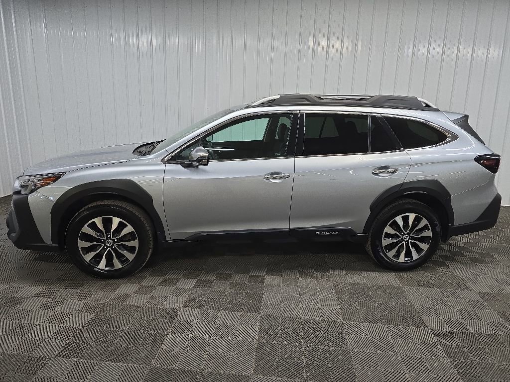 Used 2023 Subaru Outback Touring XT AWD/4WD image 5