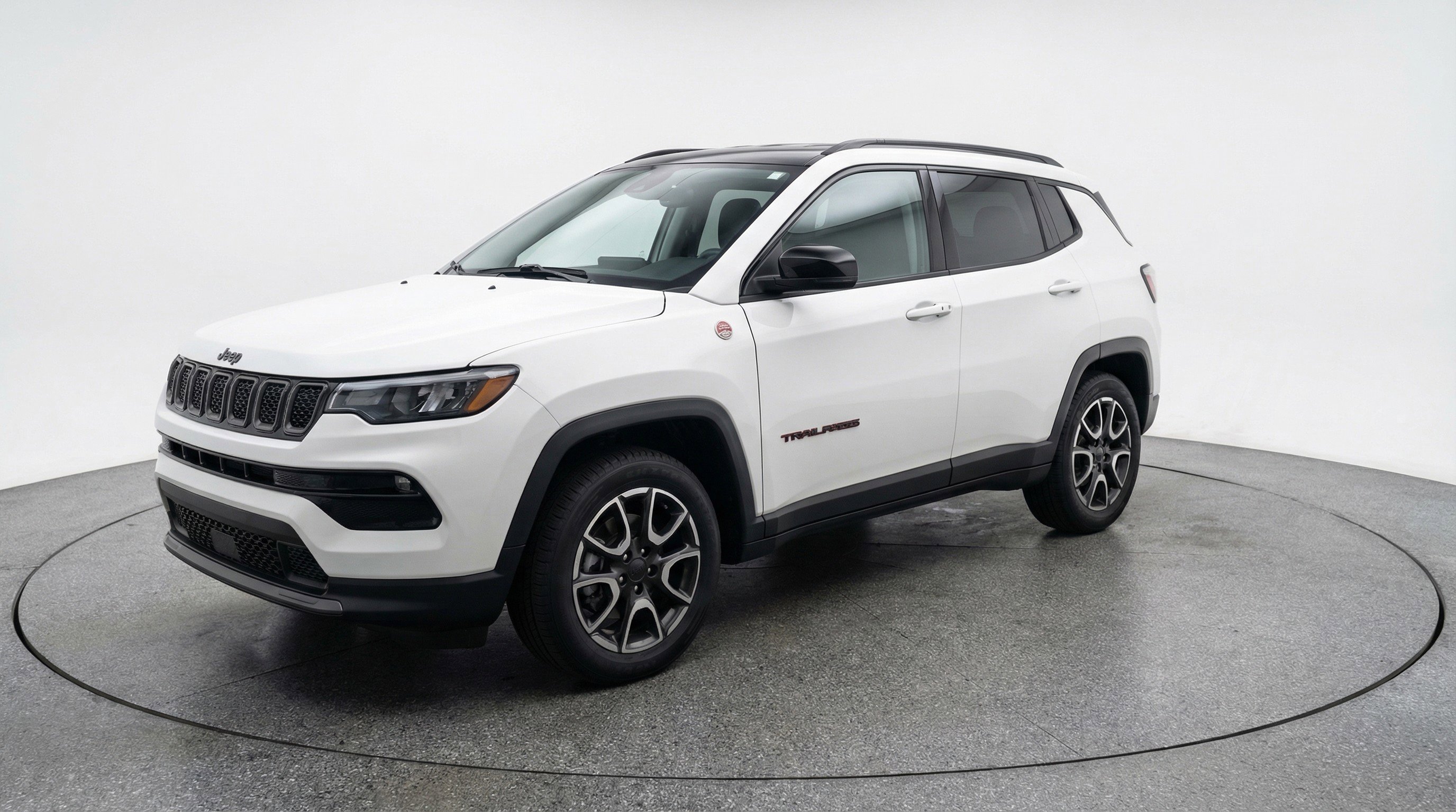 Used 2025 Jeep Compass Trailhawk AWD/4WD image 3