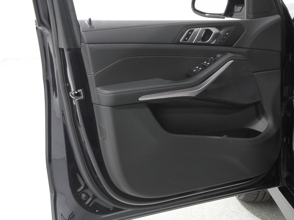 Used 2022 BMW X5 xDrive40i w/ M Sport Package image 4