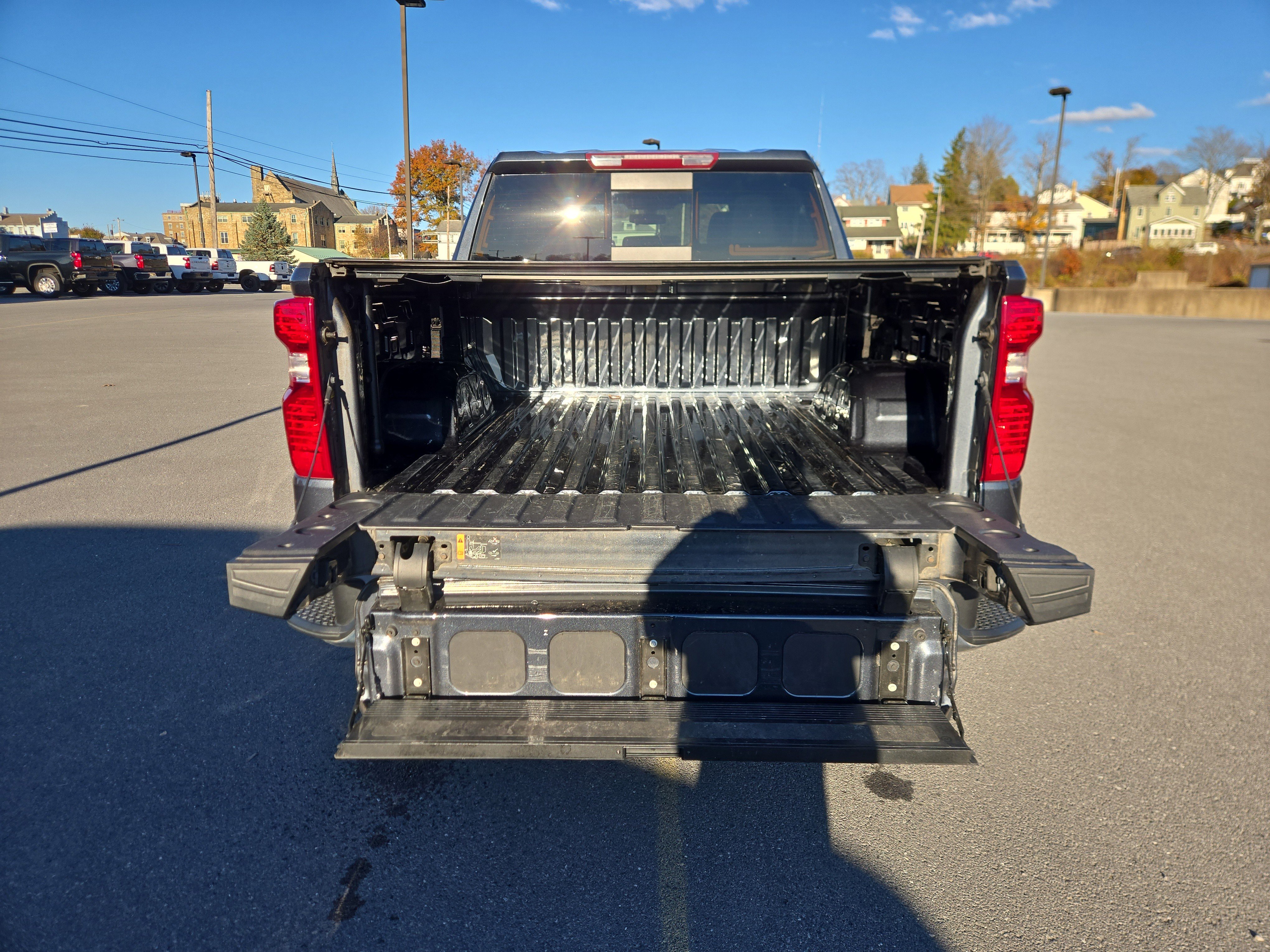 Used 2022 Chevrolet Silverado 1500 LT w/ Z71 Off-Road Package image 5