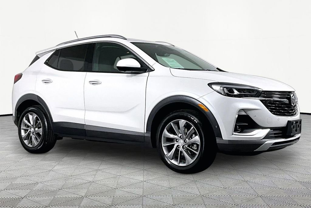 Certified 2022 Buick Encore GX Essence w/ Advanced Technology Package AWD/4WD image 3