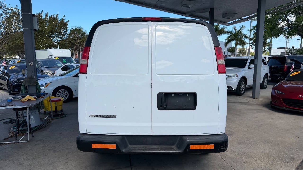 Used 2017 Chevrolet Express 2500 RWD image 6