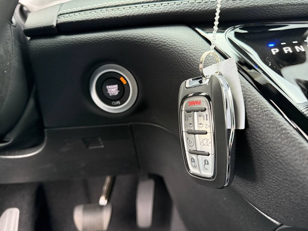 New 2026 Chrysler Pacifica Select FWD image 29