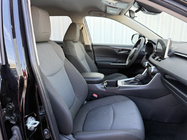 Used 2025 Toyota RAV4 XLE FWD image 29