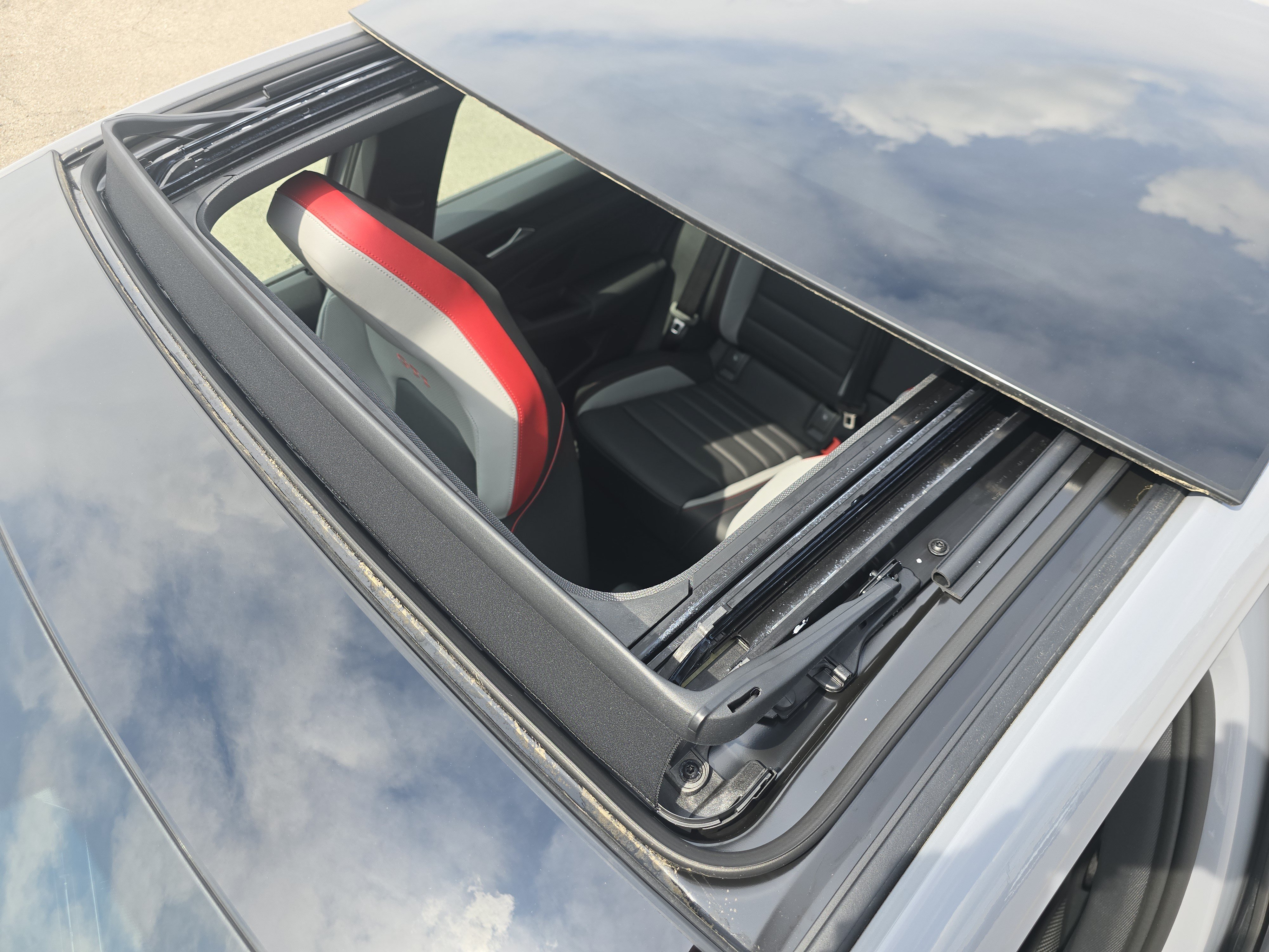 New 2026 Volkswagen GTI SE FWD image 9