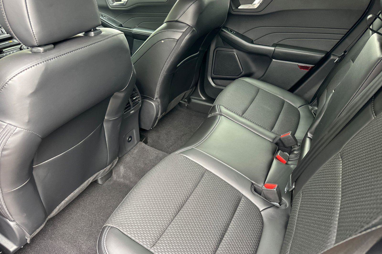 New 2025 Ford Escape SE image 9