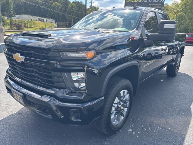 Used 2024 Chevrolet Silverado 2500 Custom image 12