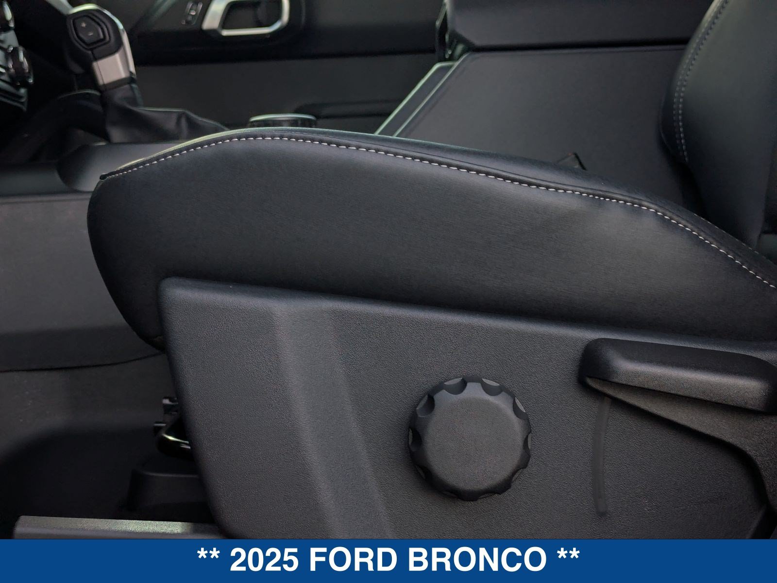 Used 2025 Ford Bronco Badlands AWD/4WD image 60