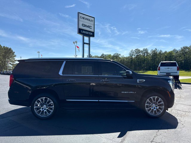 Used 2025 GMC Yukon XL Denali RWD image 2