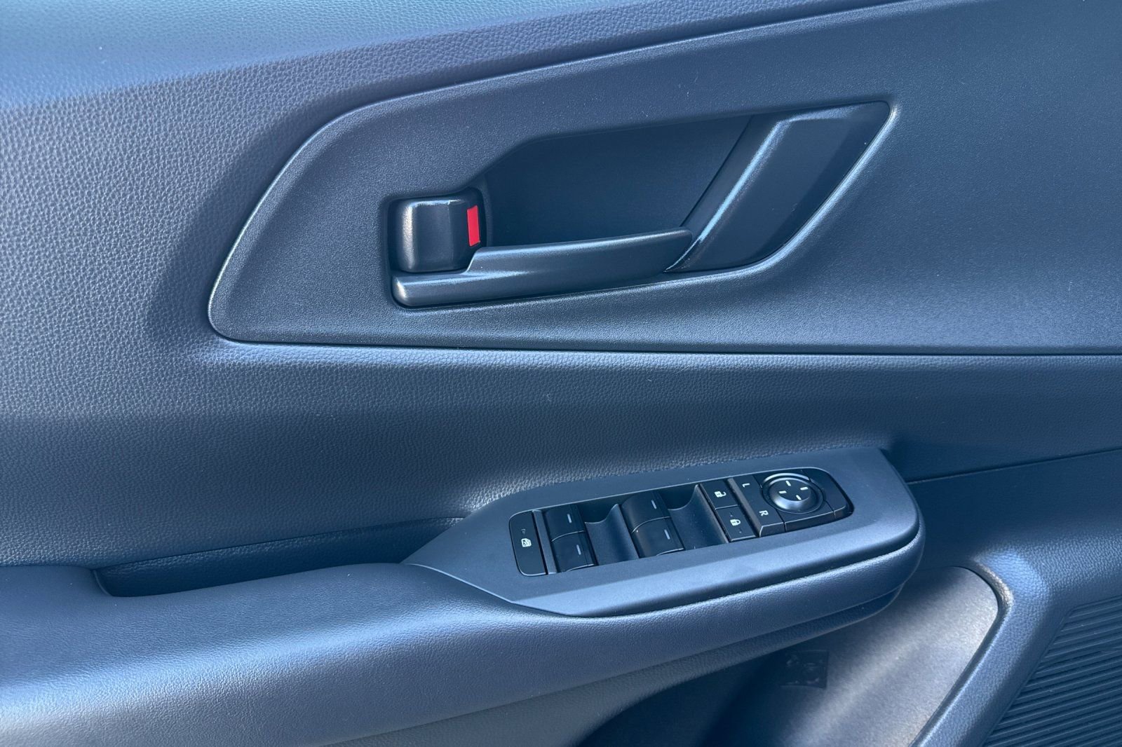 Used 2025 Toyota Prius Plug-In Hybrid image 15