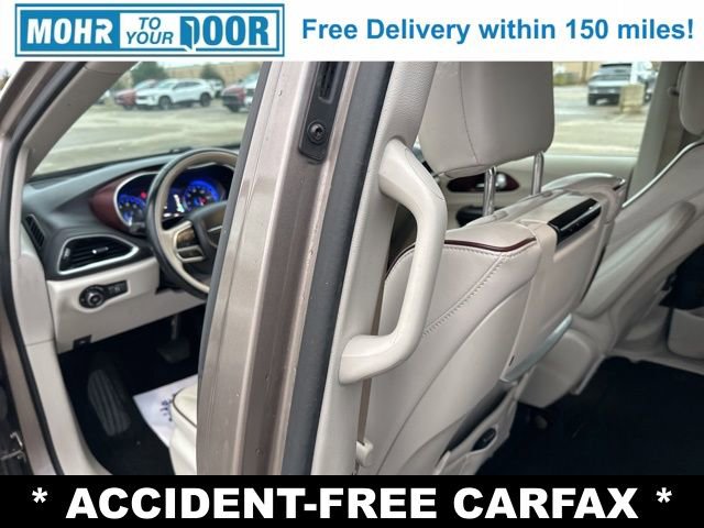 Used 2018 Chrysler Pacifica Limited image 32