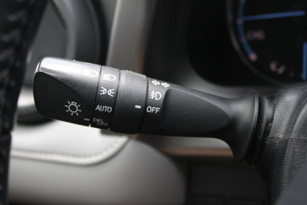 Used 2018 Toyota RAV4 XLE AWD/4WD image 36