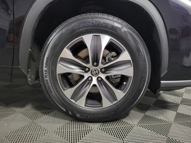 Used 2023 Toyota Highlander XLE FWD image 11