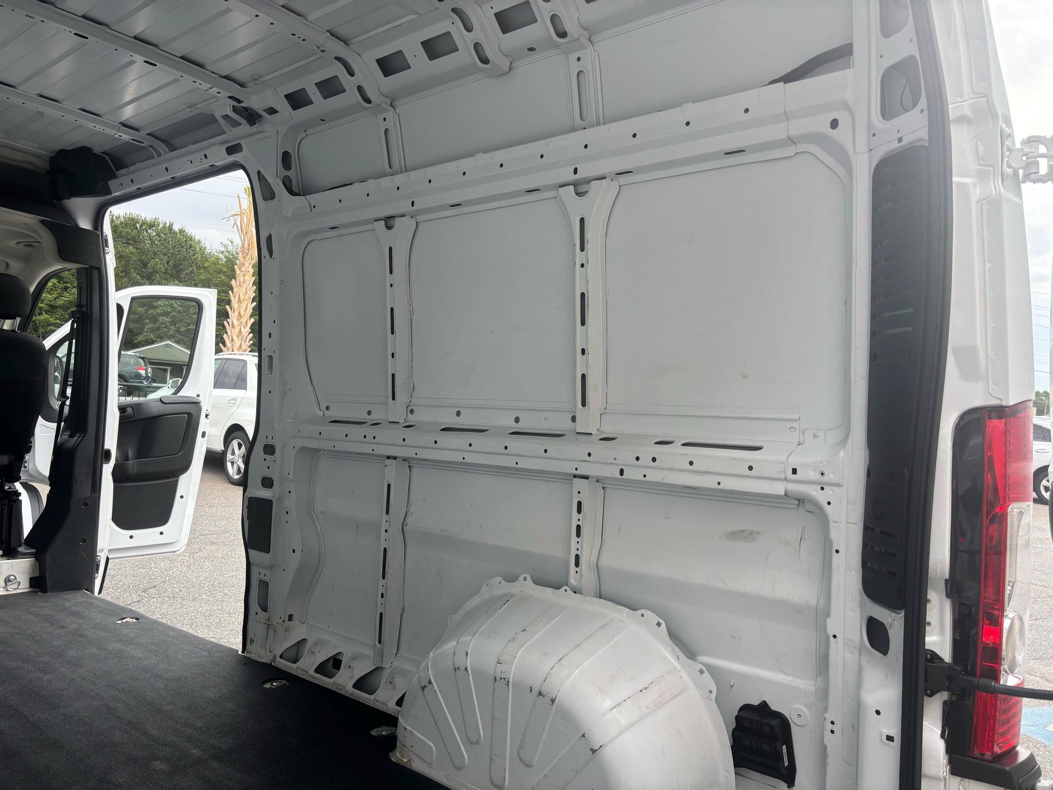 Used 2024 RAM ProMaster 2500 w/ Convenience Group FWD image 39