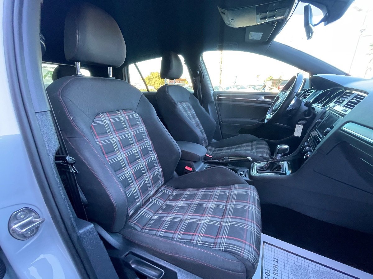Used 2018 Volkswagen GTI SE image 13