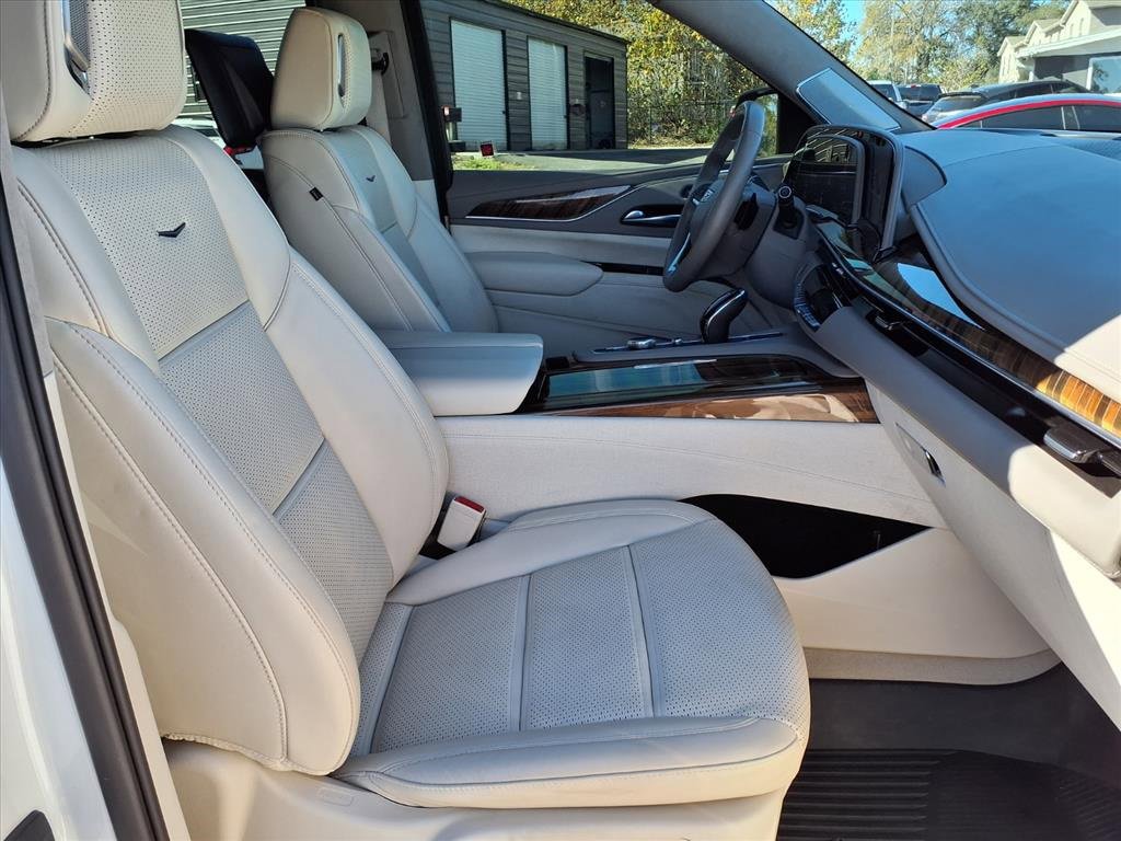 Used 2022 Cadillac Escalade Premium Luxury Platinum w/ Heavy-Duty Trailer Package image 14