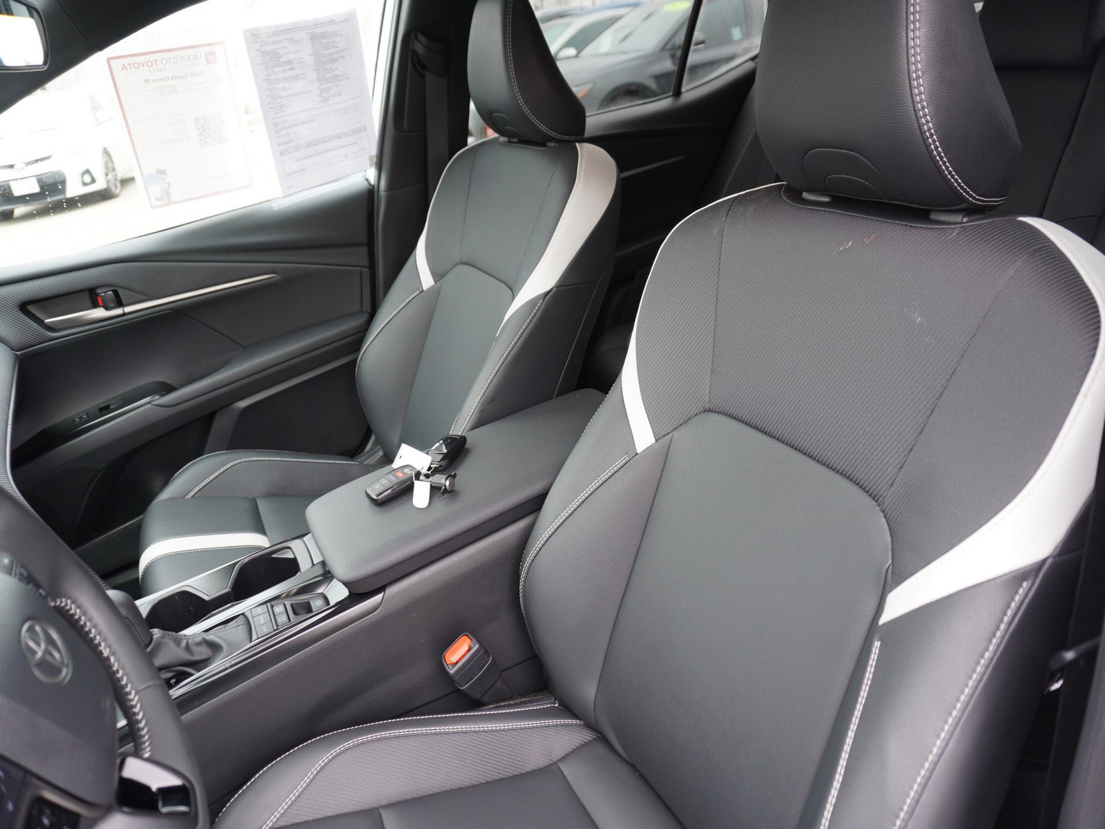 Used 2025 Toyota Camry SE image 21