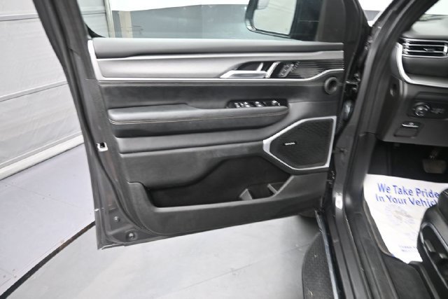 Used 2025 Jeep Wagoneer 4WD image 21