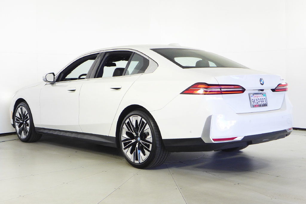 Certified 2024 BMW 530i w/ Convenience Package RWD image 9