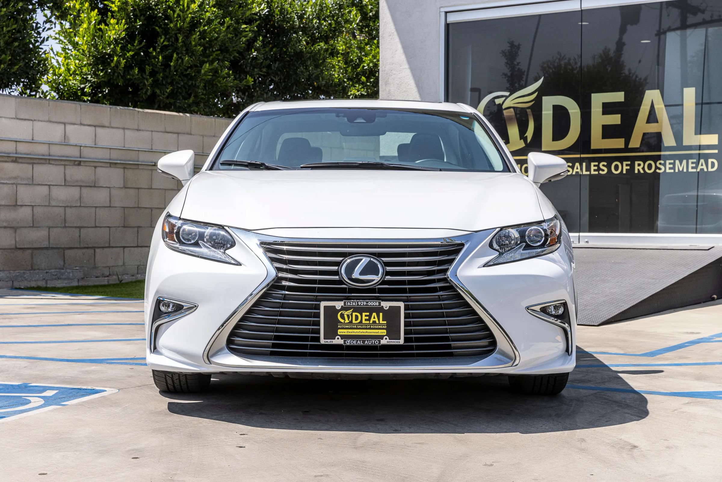 Used 2017 Lexus ES 350 w/ Accessory Package 2 FWD image 4