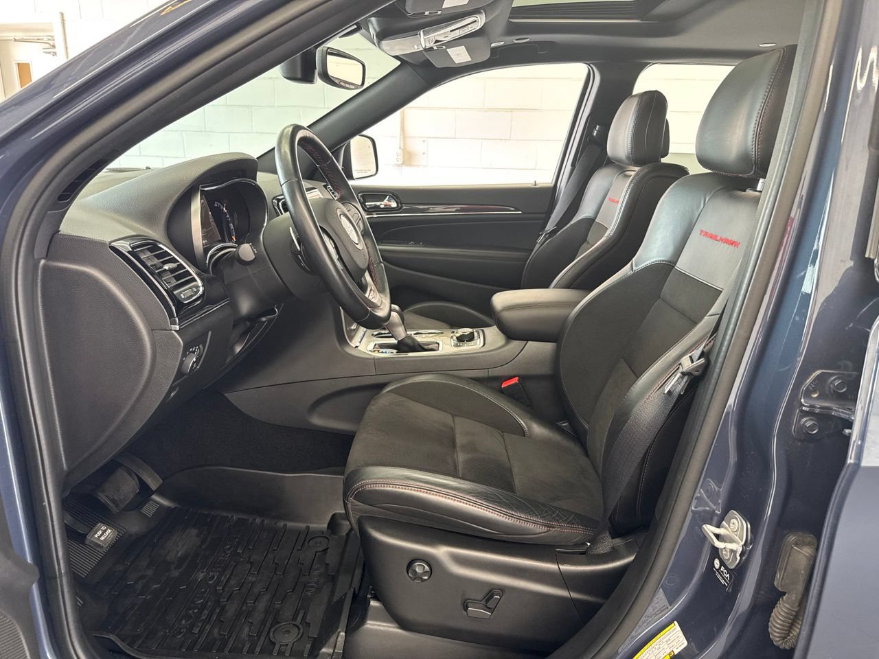 Used 2021 Jeep Grand Cherokee Trailhawk w/ Premium Lighting Group AWD/4WD image 15
