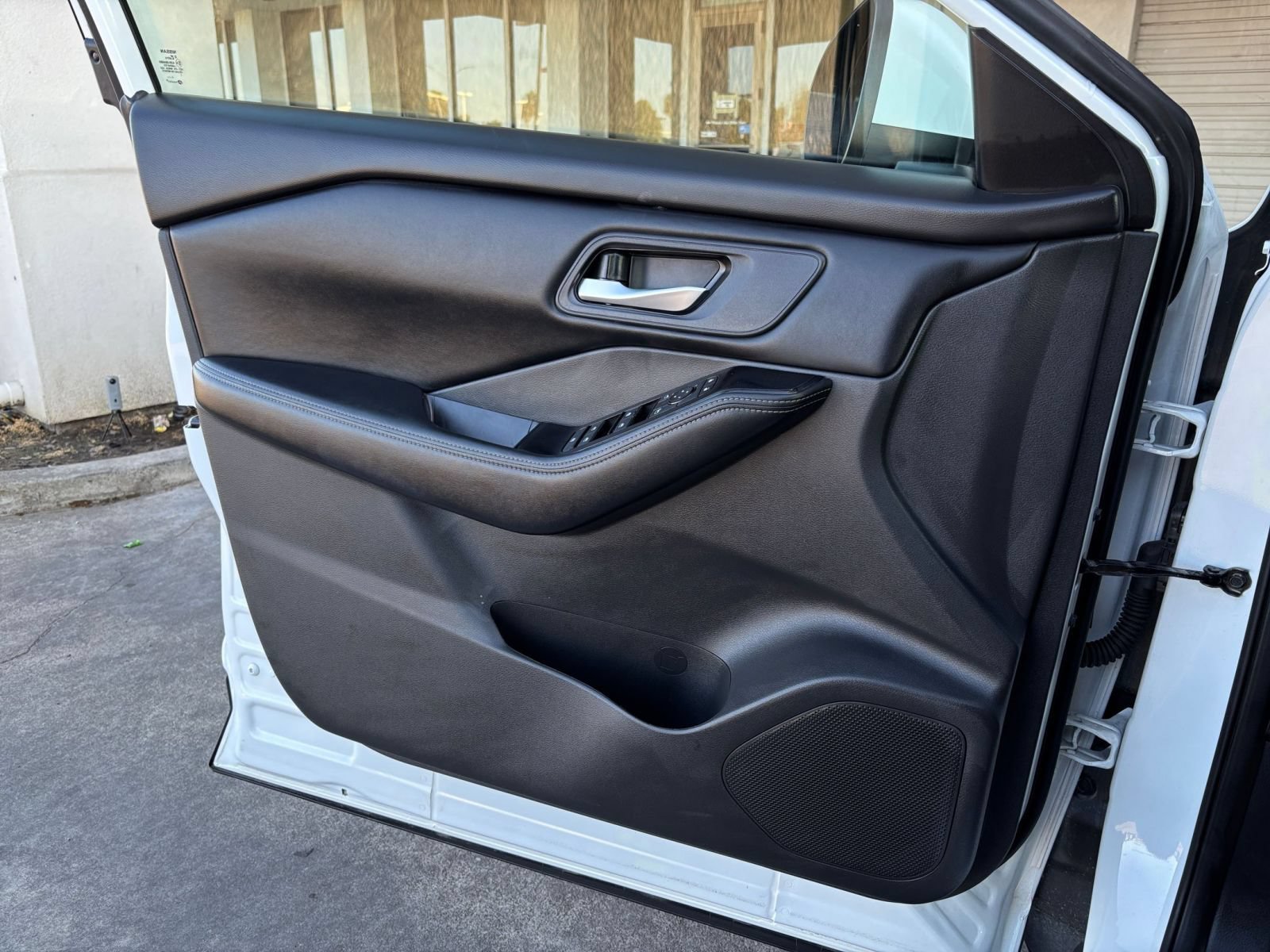 Used 2025 Nissan Rogue SV AWD/4WD image 18
