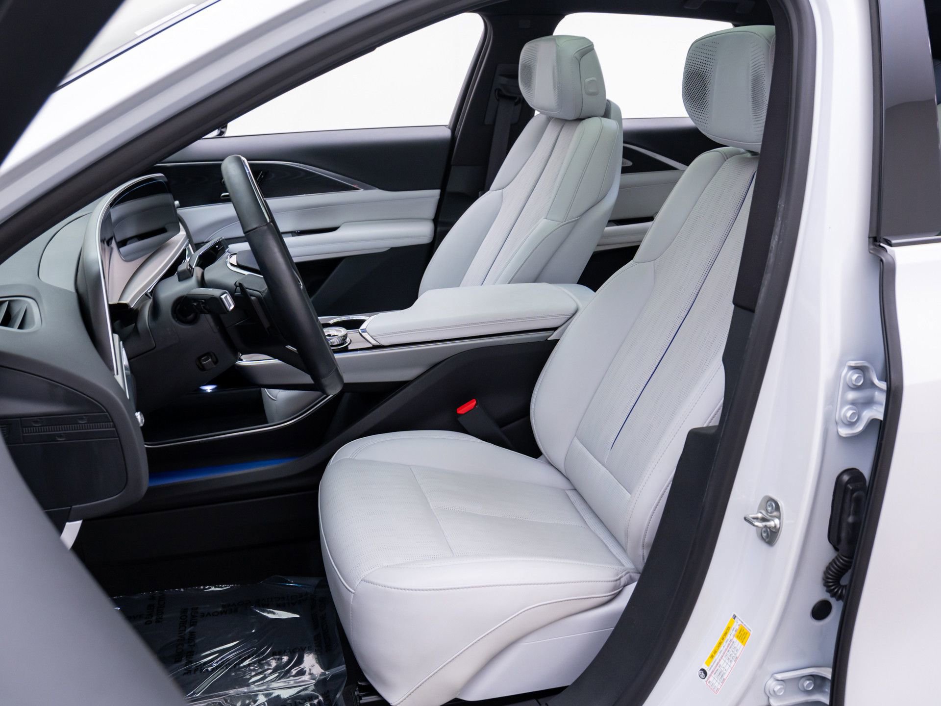 Used 2024 Cadillac Lyriq Sport image 17