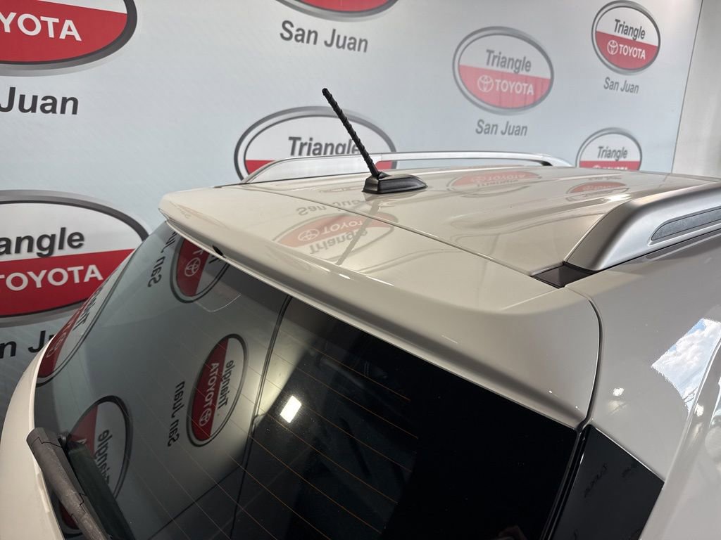 Used 2024 Hyundai Venue Limited FWD image 15