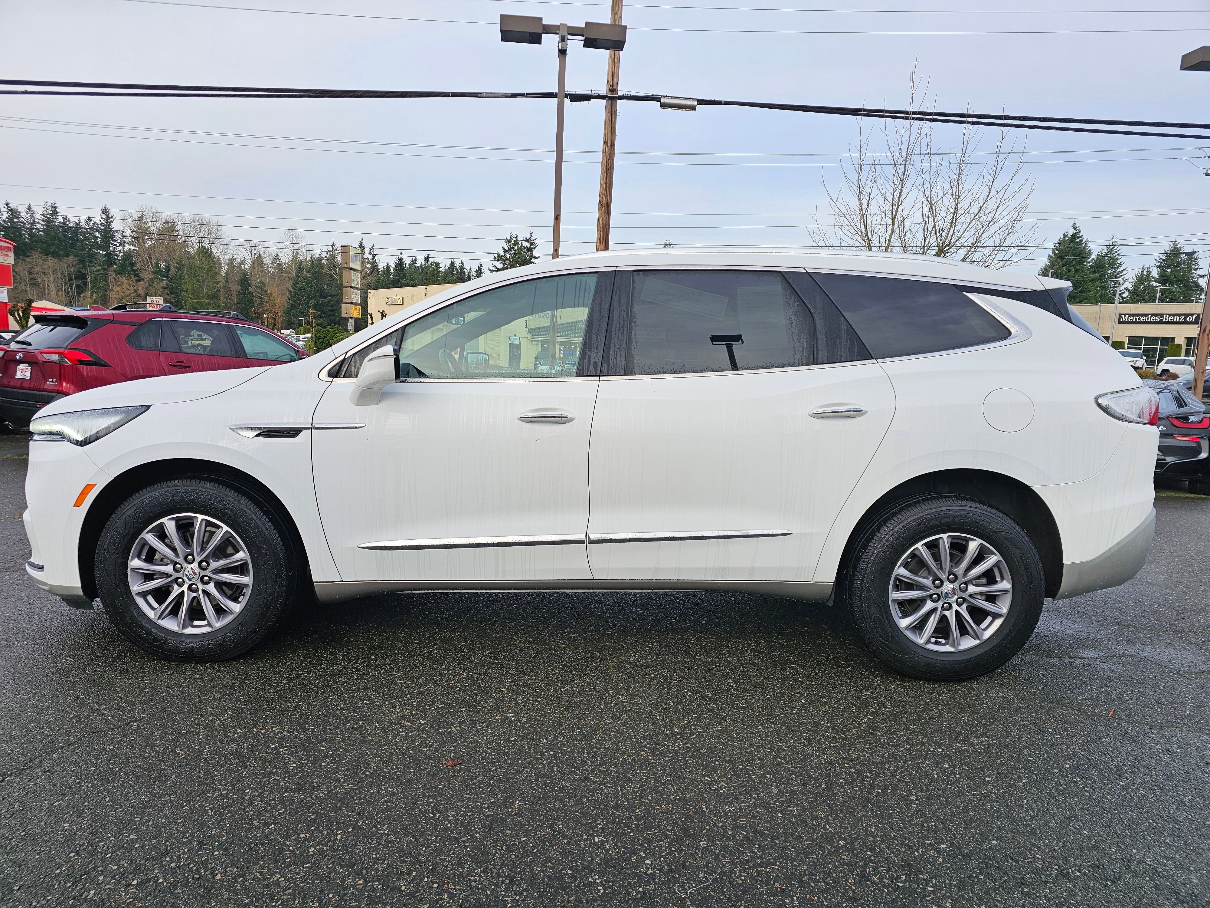 Used 2024 Buick Enclave Essence image 4