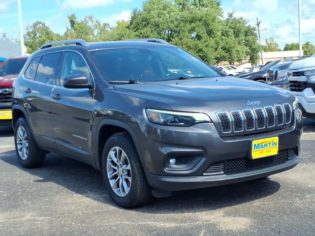 Used 2019 Jeep Cherokee Latitude Plus w/ Comfort/Convenience Group AWD/4WD image 3