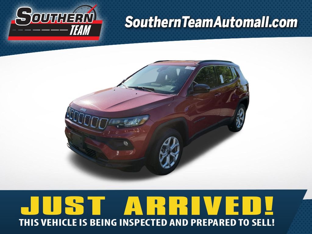 Used 2025 Jeep Compass Latitude AWD/4WD image 1