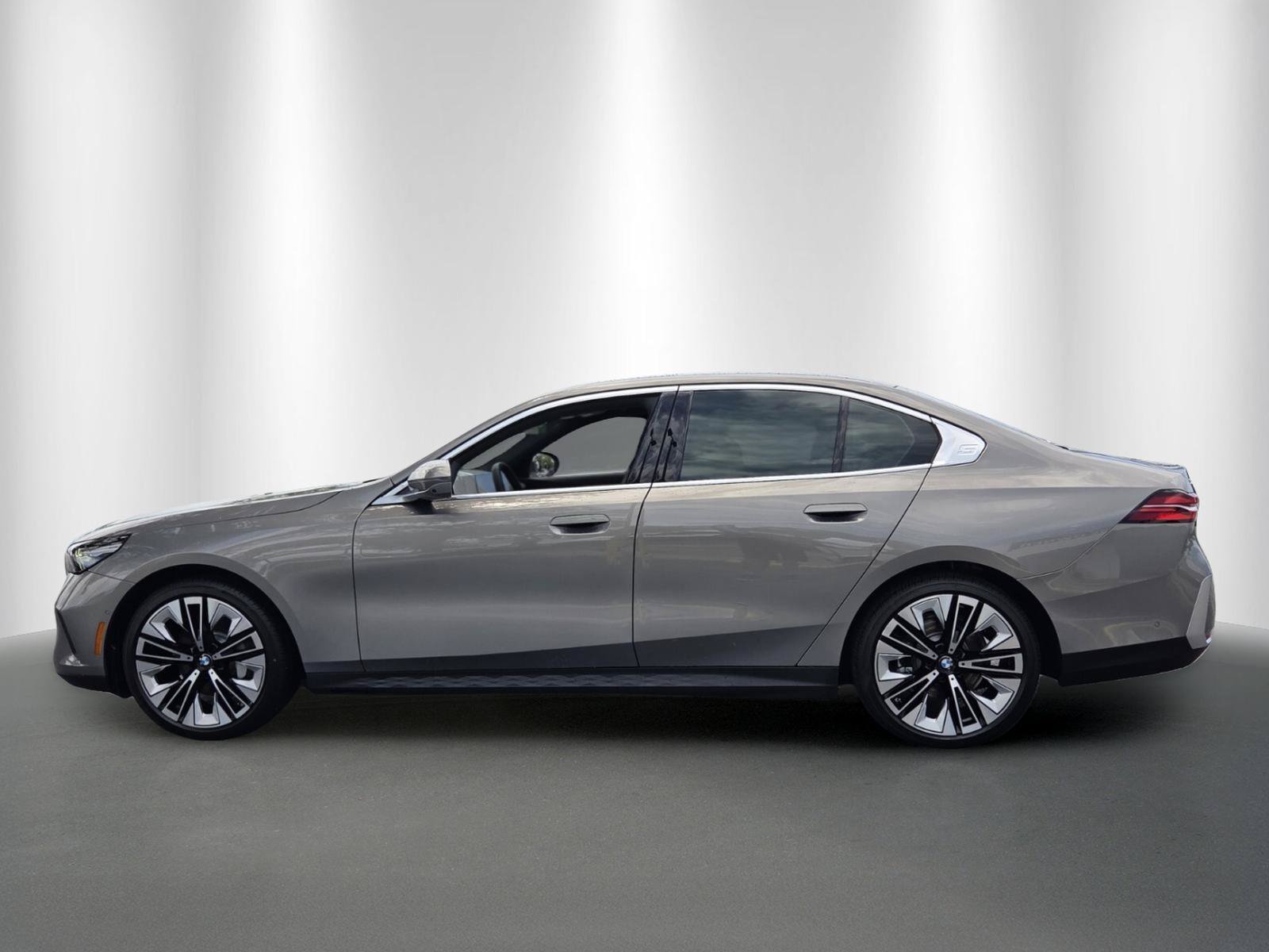 New 2027 BMW 530i xDrive w/ Premium Package AWD/4WD image 4