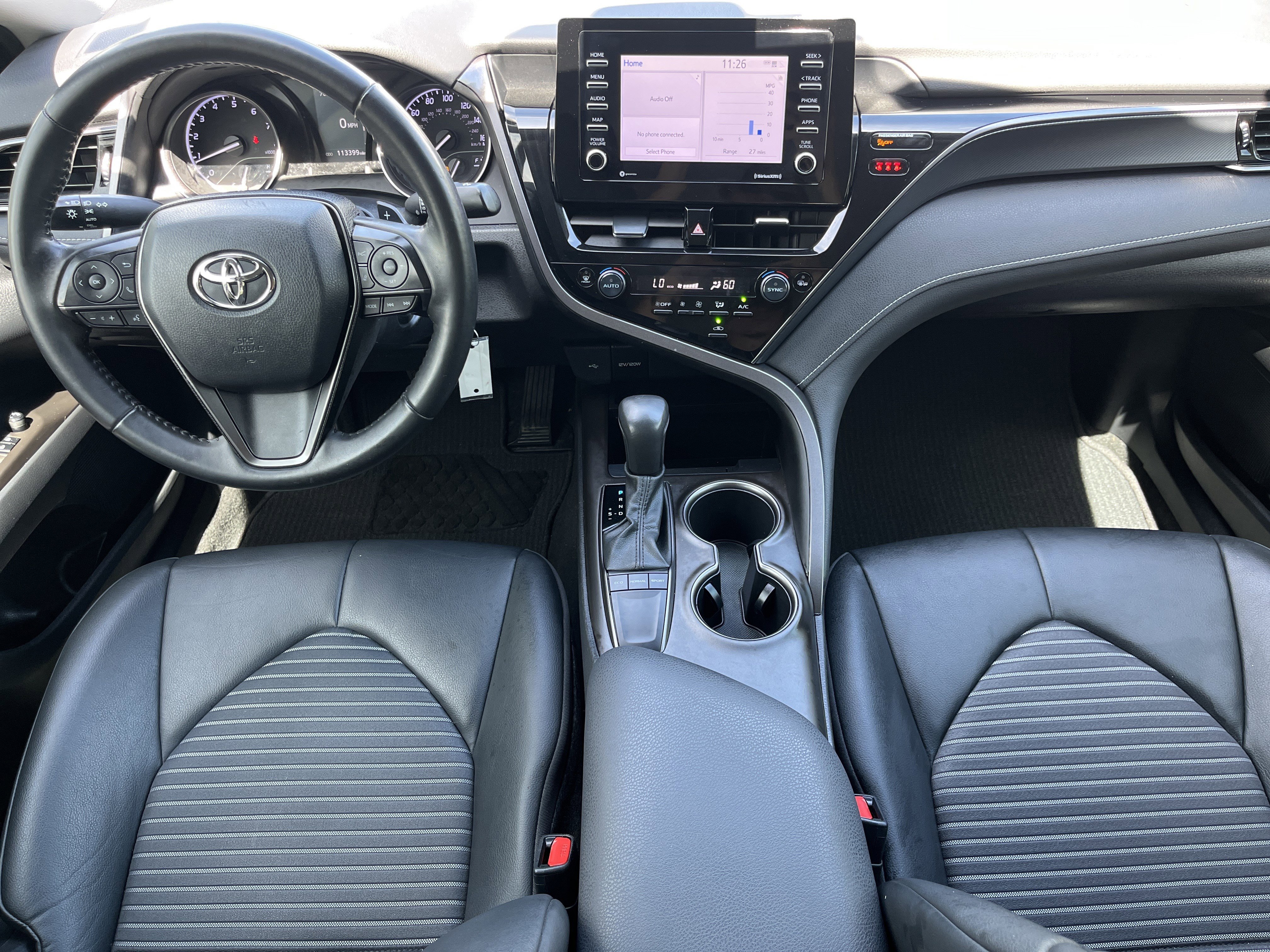 Used 2023 Toyota Camry SE FWD image 3