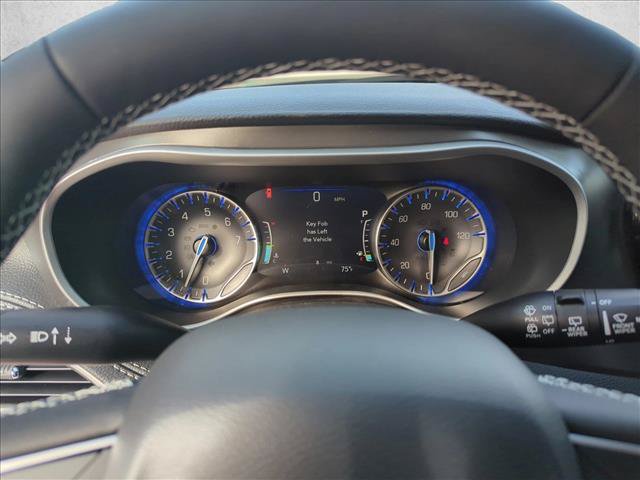 New 2025 Chrysler Pacifica Select AWD/4WD image 11