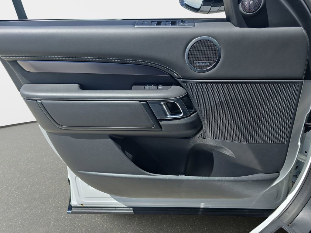 Certified 2025 Land Rover Discovery Metropolitan Edition AWD/4WD image 29