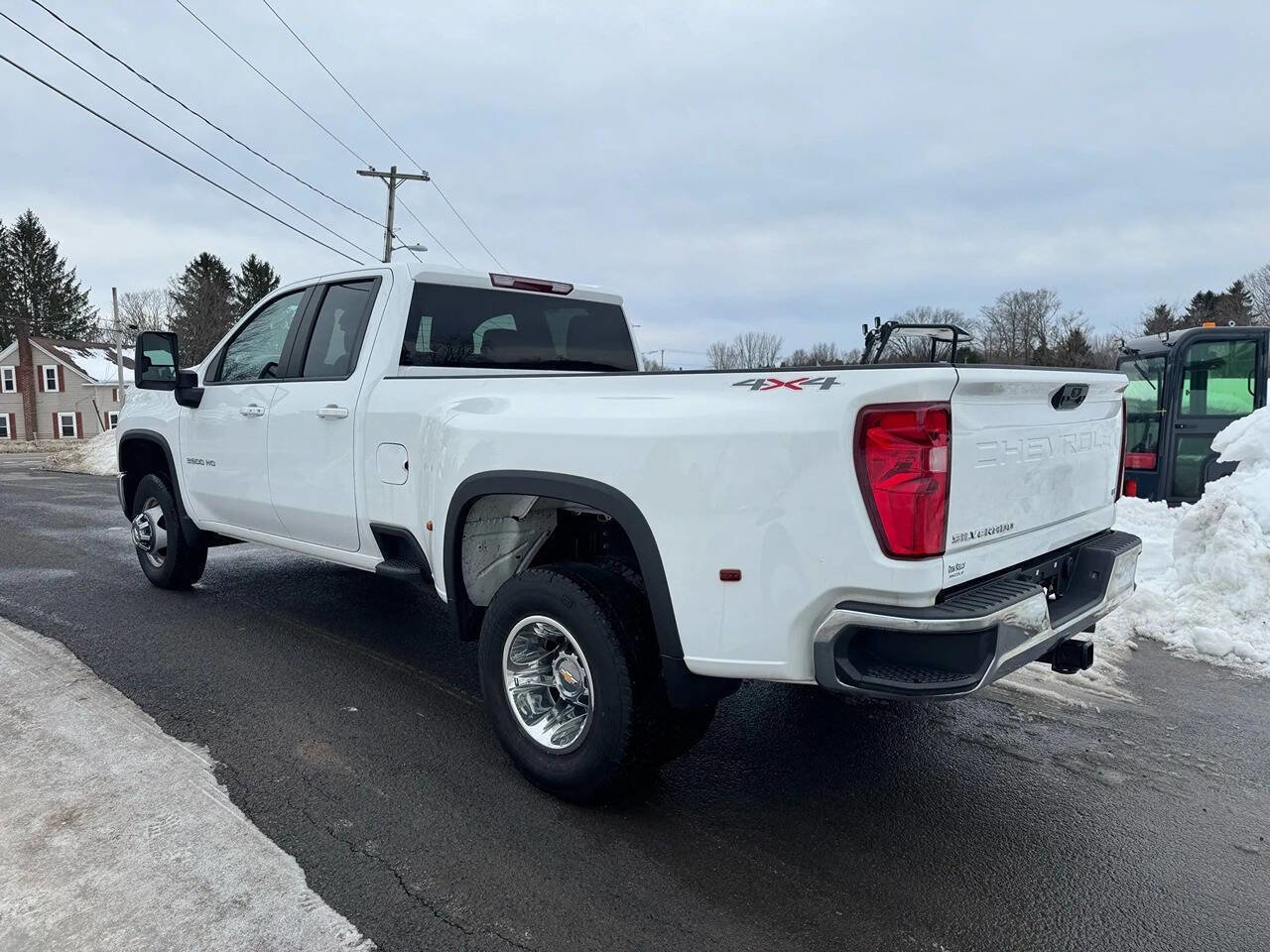 Used 2024 Chevrolet Silverado 3500 LT w/ Convenience Package image 2