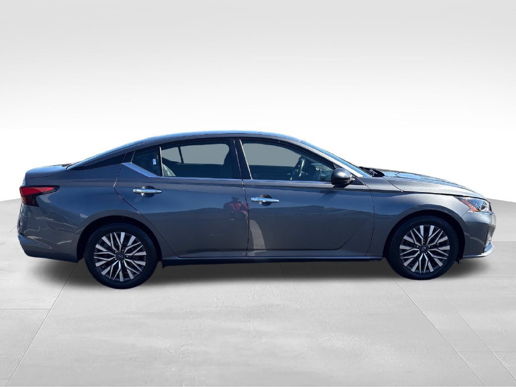Used 2024 Nissan Altima 2.5 SV FWD image 6
