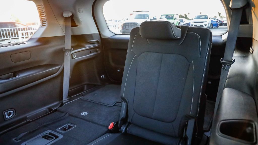 Used 2023 Jeep Grand Cherokee L Laredo image 20