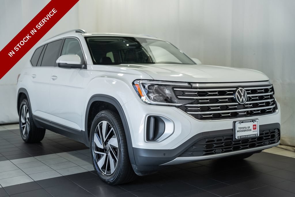 Used 2025 Volkswagen Atlas SEL AWD/4WD image 1