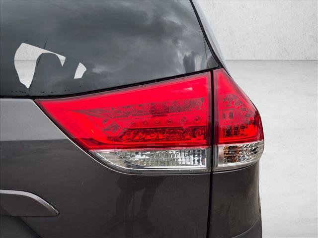 Used 2013 Toyota Sienna XLE FWD image 13