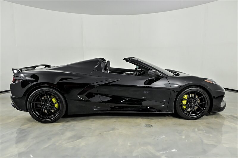 Used 2022 Chevrolet Corvette Stingray Premium Conv w/ Z51 Performance Package RWD image 11